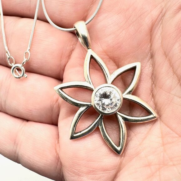 Silpada Sterling Silver Crystal Womens Necklace Open Flower Pendant Retired - Picture 2 of 4